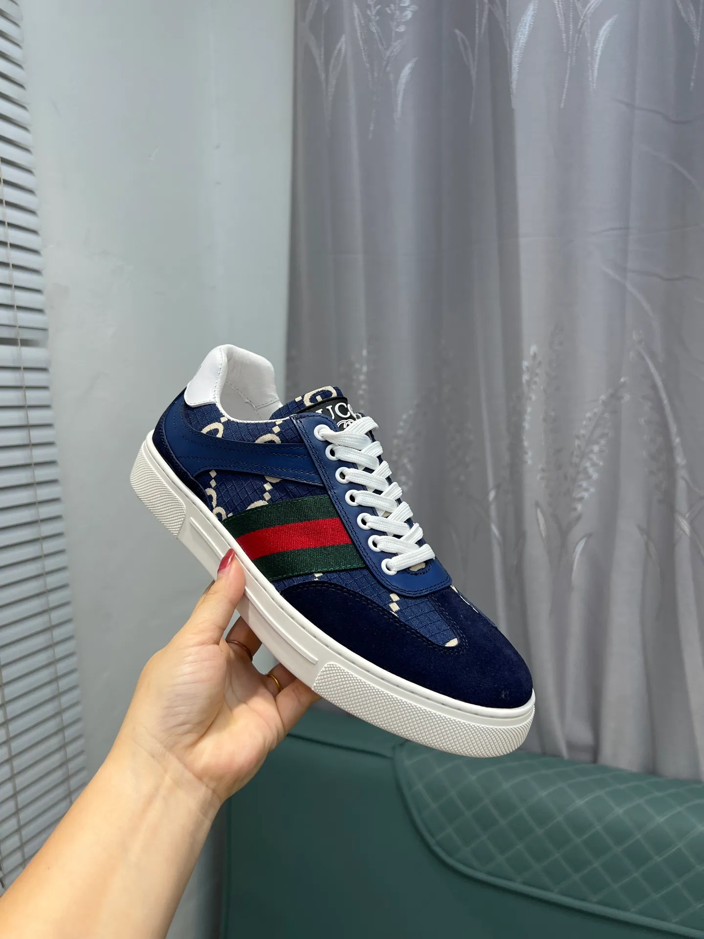 Men's Men's Shoes 💰440 Gucci Gucci's latest trendy shoes and casual shoes are popular in physical stores, new spring and summer comfortable imported custom original cowhide, unique jacquard fabric element design. With sheepskin lining, original bottom, 💪 details determine quality, you can enter and leave the counter at will, welcome to compare🇮🇹, code number 38-44 (45 customized)